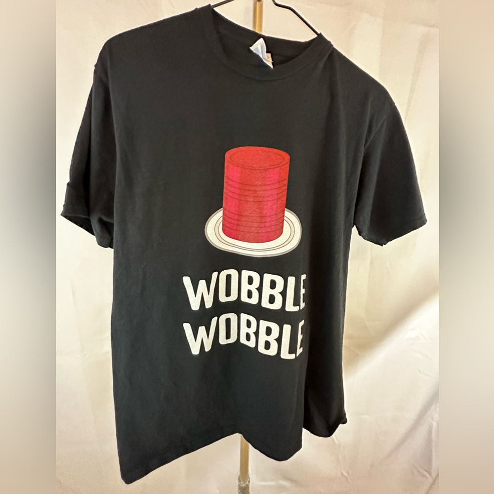Bring joy to the holidays with this fun jelly cranberry sauce t-shirt. Size Med.